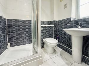 Ensuite- click for photo gallery